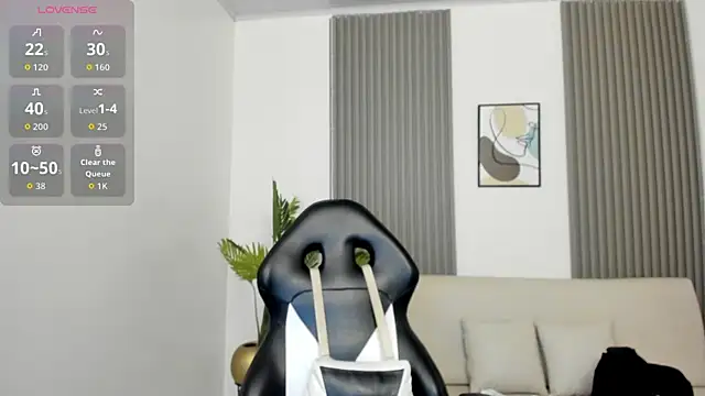 Snapshot of emiilyy_cute chatting on October 6, 2025, 12:28 pm emiilyy cute online show from October 6, 2025, 12:28 pm