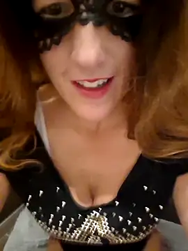 Snapshot of Naughty-Layla chatting on October 3, 2025, 6:04 am Naughty-Layla online show from October 3, 2025, 6:04 am