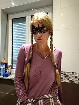Snapshot of Naughty-Layla chatting on October 4, 2025, 5:53 am Naughty-Layla online show from October 4, 2025, 5:53 am