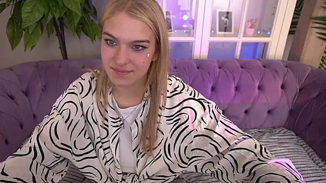 AlinaLiii online show from June 15, 2026, 7:30 am