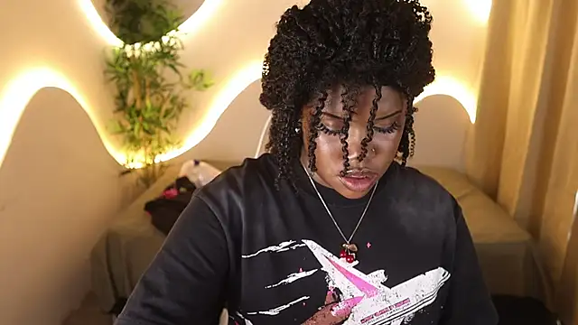 Snapshot of kehlannis_ chatting on October 27, 2025, 8:32 pm kehlannis online show from October 27, 2025, 8:32 pm