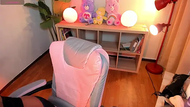 kehlannis  online show from March 4, 2026, 8:05 pm