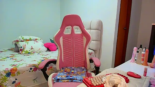 Julieta Rose19 online show from November 30, 2025, 11:44 am