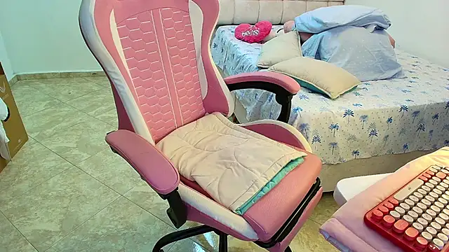 Julieta Rose19 online show from December 19, 2025, 1:09 am