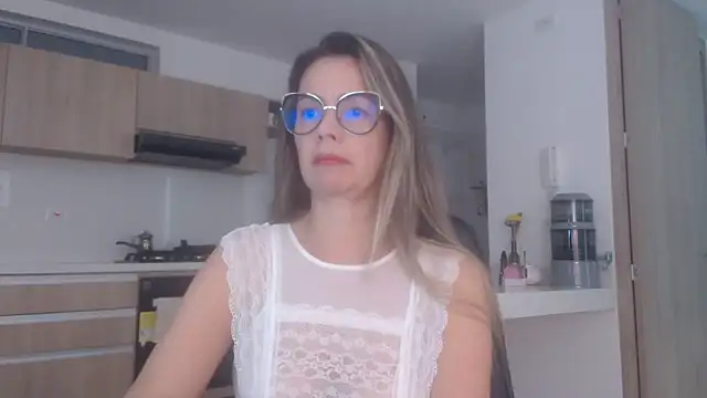 Snapshot of LovePaula chatting on March 12, 2026, 12:09 pm LovePaula online show from March 12, 2026, 12:09 pm