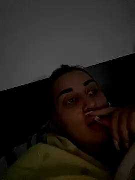 Giullyaxx online show from November 2, 2025, 3:28 pm