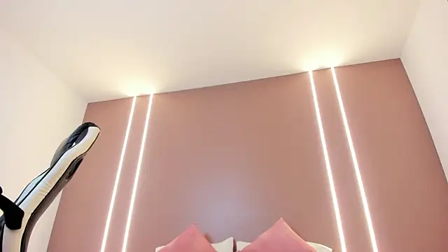 zoee zi online show from March 9, 2026, 8:23 pm