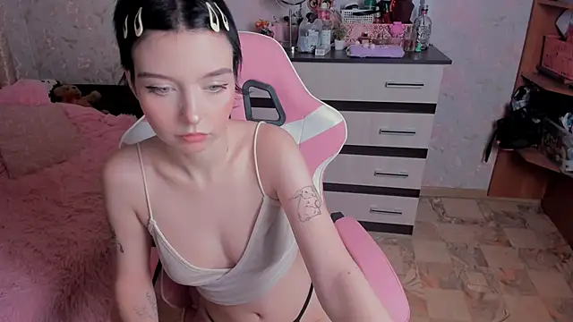 Snapshot of margopink chatting on October 3, 2025, 4:52 pm margopink online show from October 3, 2025, 4:52 pm