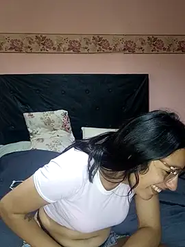 lucixxx14 online show from November 16, 2025, 2:44 pm