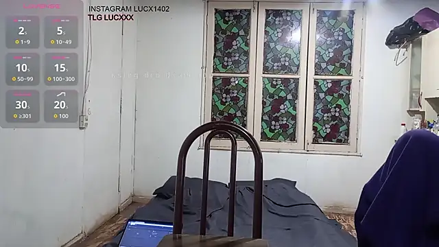 lucixxx14 online show from October 31, 2025, 3:47 am