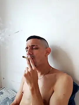 LATINO27CM online show from October 15, 2025, 3:42 pm