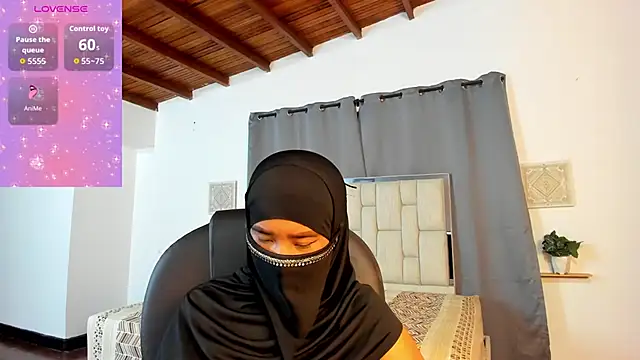 kalila latif online show from November 17, 2025, 2:48 am