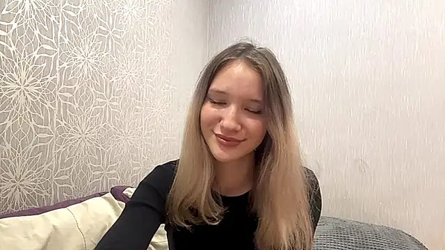 Snapshot of Kimi_Kiwi chatting on September 29, 2025, 12:44 pm Kimi Kiwi online show from September 29, 2025, 12:44 pm