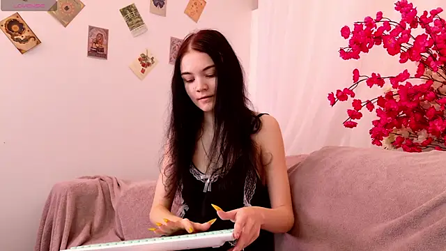 Snapshot of chatting on October 24, 2025, 6:12 am online show from October 24, 2025, 6:12 am