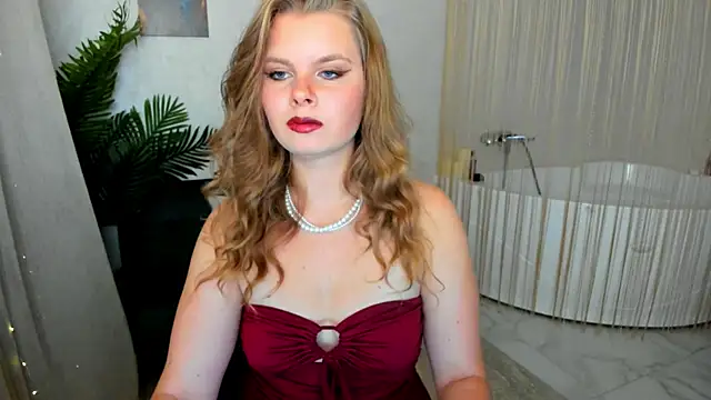 Snapshot of WildeDesiree chatting on October 3, 2025, 11:56 am WildeDesiree online show from October 3, 2025, 11:56 am