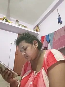 Deborbhavi222 online show from May 25, 2026, 6:39 pm