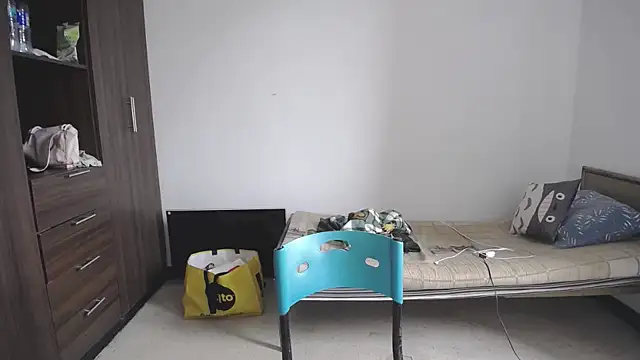 Snapshot of Mirage_Sertori chatting on April 8, 2026, 7:15 pm Mirage Sertori online show from April 8, 2026, 7:15 pm