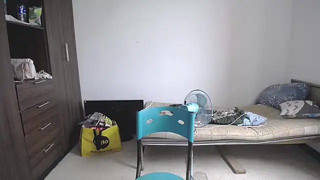 Snapshot of Mirage_Sertori chatting on April 7, 2026, 7:04 pm Mirage Sertori online show from April 7, 2026, 7:04 pm