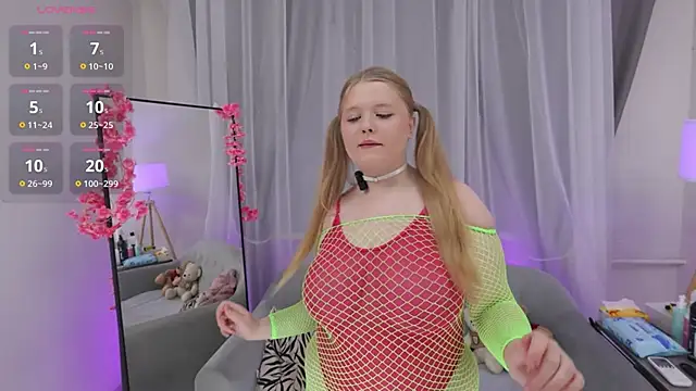 Snapshot of _Luna_Sweety_ chatting on October 4, 2025, 9:16 pm Luna Sweety online show from October 4, 2025, 9:16 pm