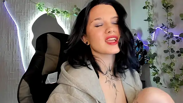 Elastikisss online show from May 18, 2026, 11:31 pm