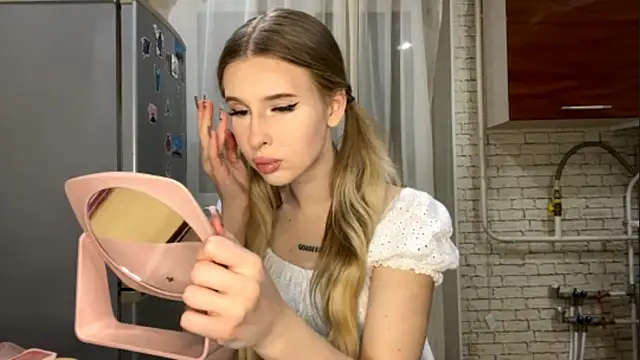 Snapshot of JennyKrinsen chatting on September 22, 2025, 9:32 pm JennyKrinsen online show from September 22, 2025, 9:32 pm