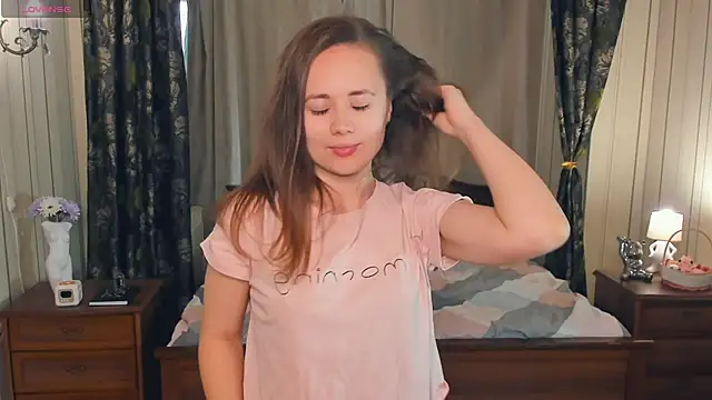 Snapshot of Crysta1Eva_ chatting on October 31, 2025, 7:27 am Crysta1Eva online show from October 31, 2025, 7:27 am