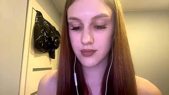 RanaBostel online show from October 26, 2025, 6:08 pm