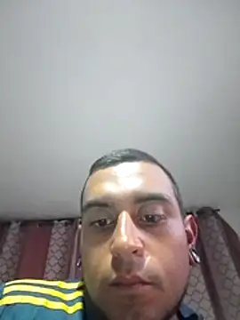 Snapshot of Carlandelli1 chatting on May 8, 2026, 2:04 am Carlandelli1 online show from May 8, 2026, 2:04 am
