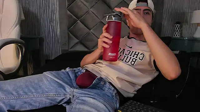 dylan cross  online show from October 14, 2025, 11:22 am