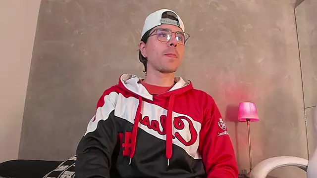 dylan cross  online show from December 1, 2025, 11:33 am