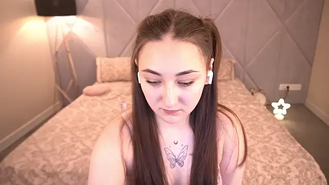 SashaDuvalle online show from April 11, 2026, 6:33 pm