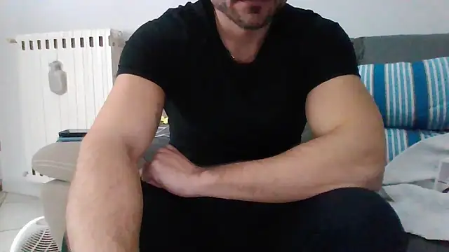 giovan2020 online show from November 30, 2025, 10:32 pm