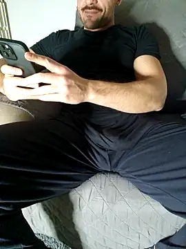 Snapshot of giovan2020 chatting on February 11, 2026, 10:42 pm giovan2020 online show from February 11, 2026, 10:42 pm