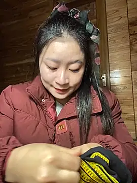 violet-00 online show from November 28, 2025, 1:06 am