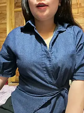 violet-00 online show from May 2, 2026, 2:39 am