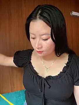 violet-00 online show from October 21, 2025, 2:22 am