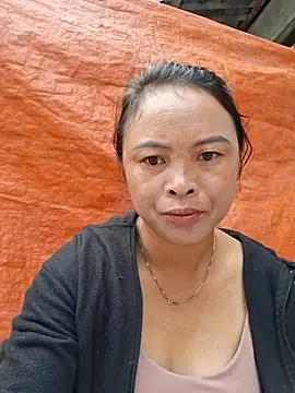 Snapshot of xuxulovezz chatting on September 24, 2025, 12:18 am xuxulovezz online show from September 24, 2025, 12:18 am