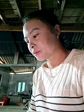 Snapshot of xuxulovezz chatting on December 3, 2025, 12:12 am xuxulovezz online show from December 3, 2025, 12:12 am