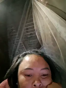 Snapshot of xuxulovezz chatting on October 22, 2025, 11:36 pm xuxulovezz online show from October 22, 2025, 11:36 pm