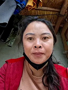 Snapshot of xuxulovezz chatting on November 17, 2025, 12:25 am xuxulovezz online show from November 17, 2025, 12:25 am