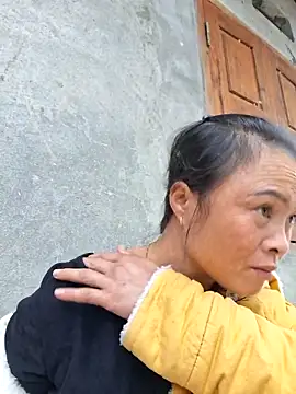 Snapshot of xuxulovezz chatting on October 24, 2025, 6:56 am xuxulovezz online show from October 24, 2025, 6:56 am