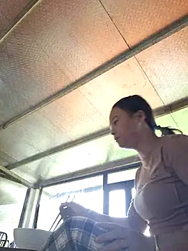 Snapshot of xuxulovezz chatting on October 27, 2025, 12:11 am xuxulovezz online show from October 27, 2025, 12:11 am