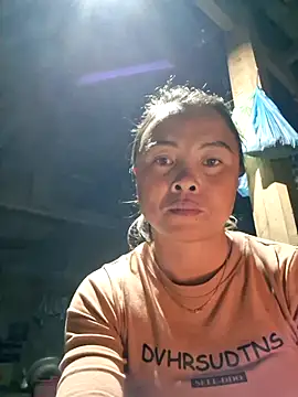 Snapshot of xuxulovezz chatting on October 15, 2025, 12:24 pm xuxulovezz online show from October 15, 2025, 12:24 pm