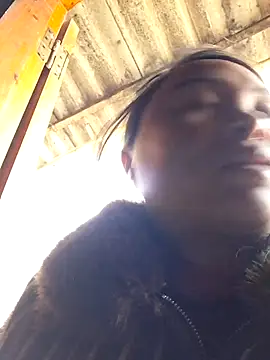 Snapshot of xuxulovezz chatting on December 1, 2025, 2:45 am xuxulovezz online show from December 1, 2025, 2:45 am