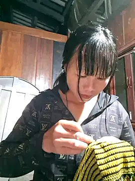 helenzz online show from September 30, 2025, 1:06 pm