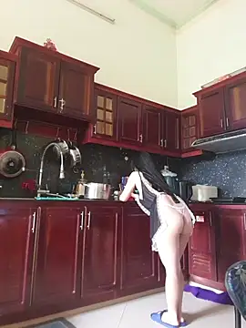 Helen-Tran online show from October 16, 2025, 1:25 am