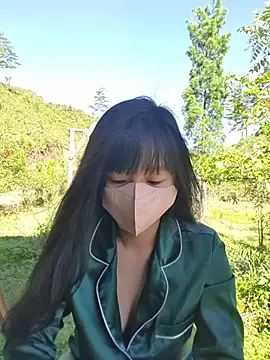 Helen-Tran online show from October 19, 2025, 1:41 am