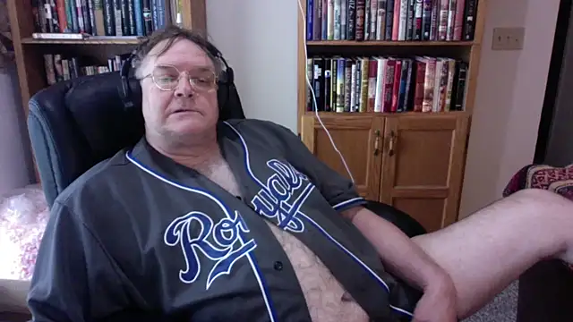 Vinyl22xh online show from June 3, 2026, 6:56 pm