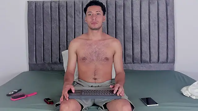 Snapshot of aroncooper1 chatting on October 2, 2025, 12:30 pm aroncooper1 online show from October 2, 2025, 12:30 pm