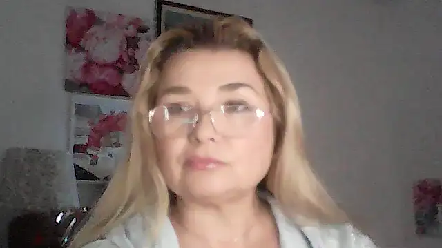 Myrienna online show from November 26, 2025, 11:05 pm